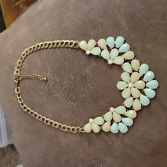VTG Mint Teardrop Floral Bib Chain Necklace - Picture 2 of 7